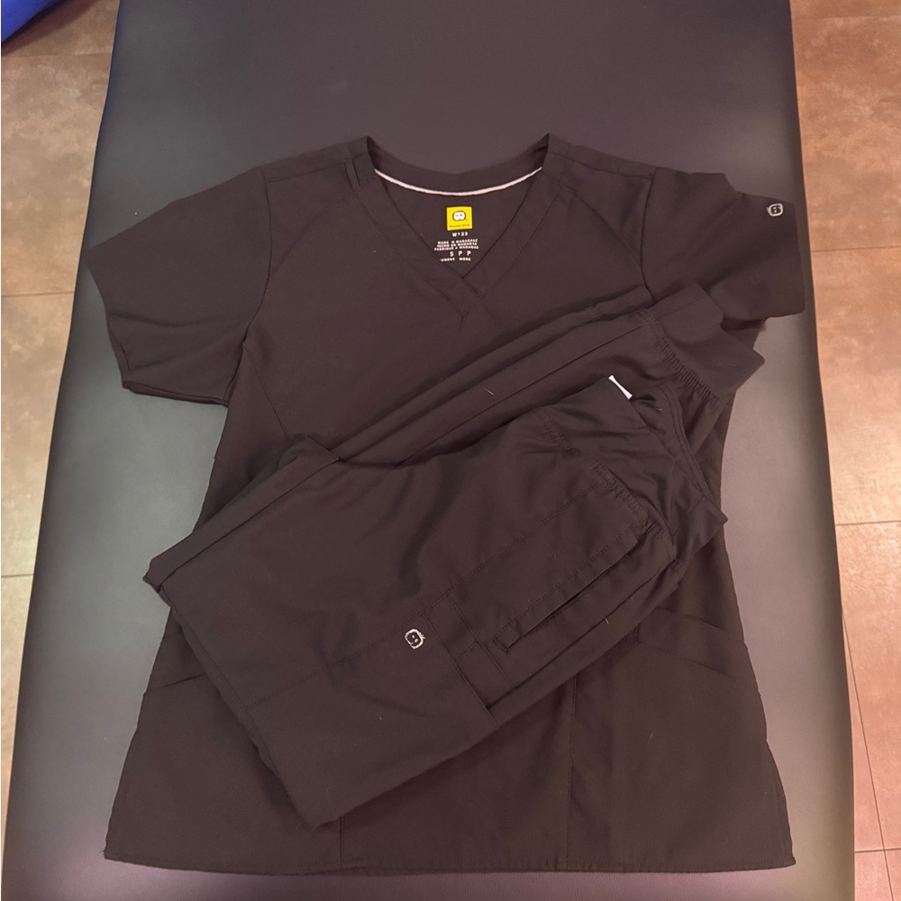 WonderWink Black Scrub Top and Pants Set